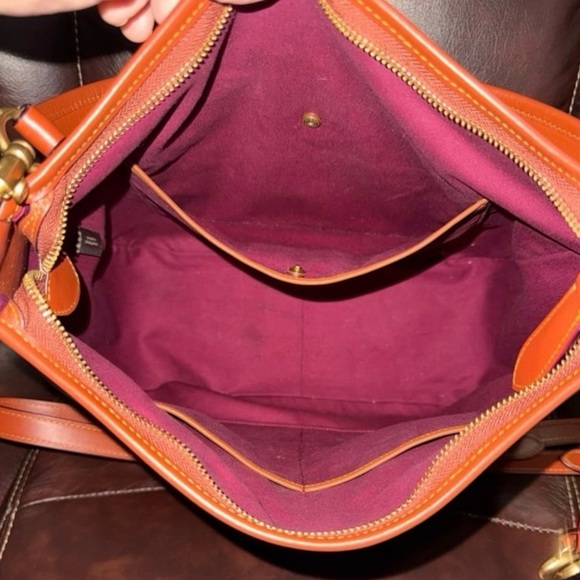 Coach Cary Shoulder Bag in Signature Canvas - Picture 4 of 4